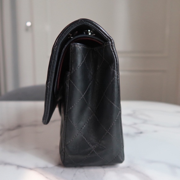 ❤️Chanel ❤️
Vintage Classic Double Flap Bag Quilted Lambskin Medium - Picture 9 of 17